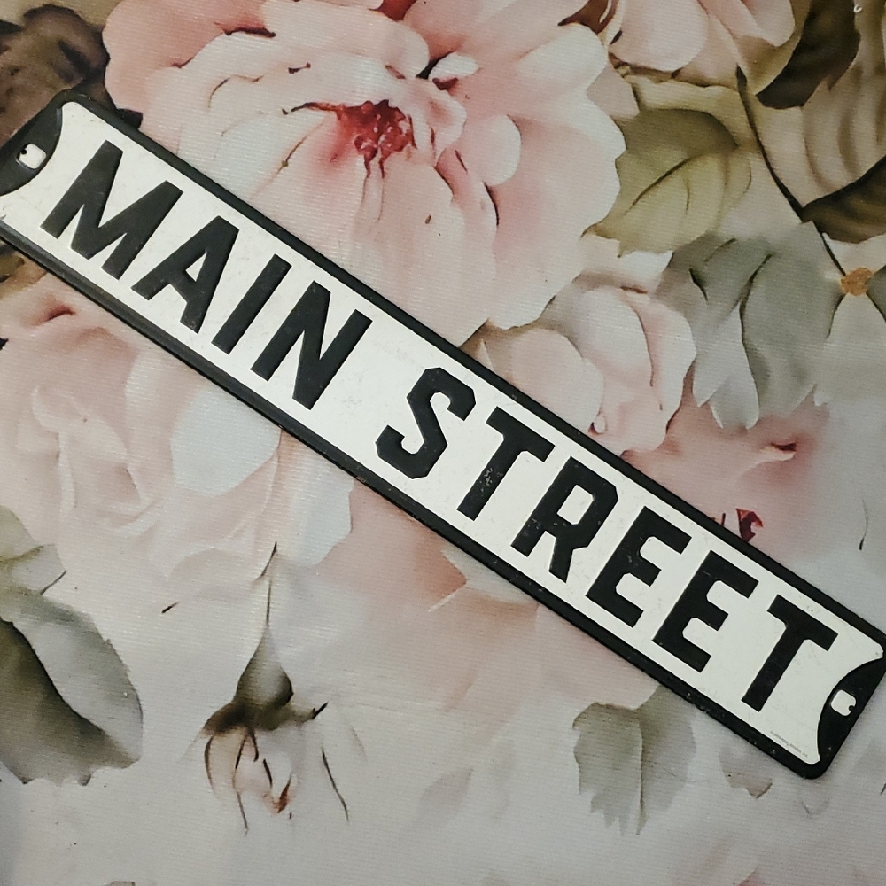 Metal‎ Distressed Sign